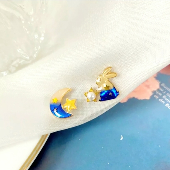 Gold plated Blue star moon Bunny pearl earrings with silver post - Picture 9 of 11